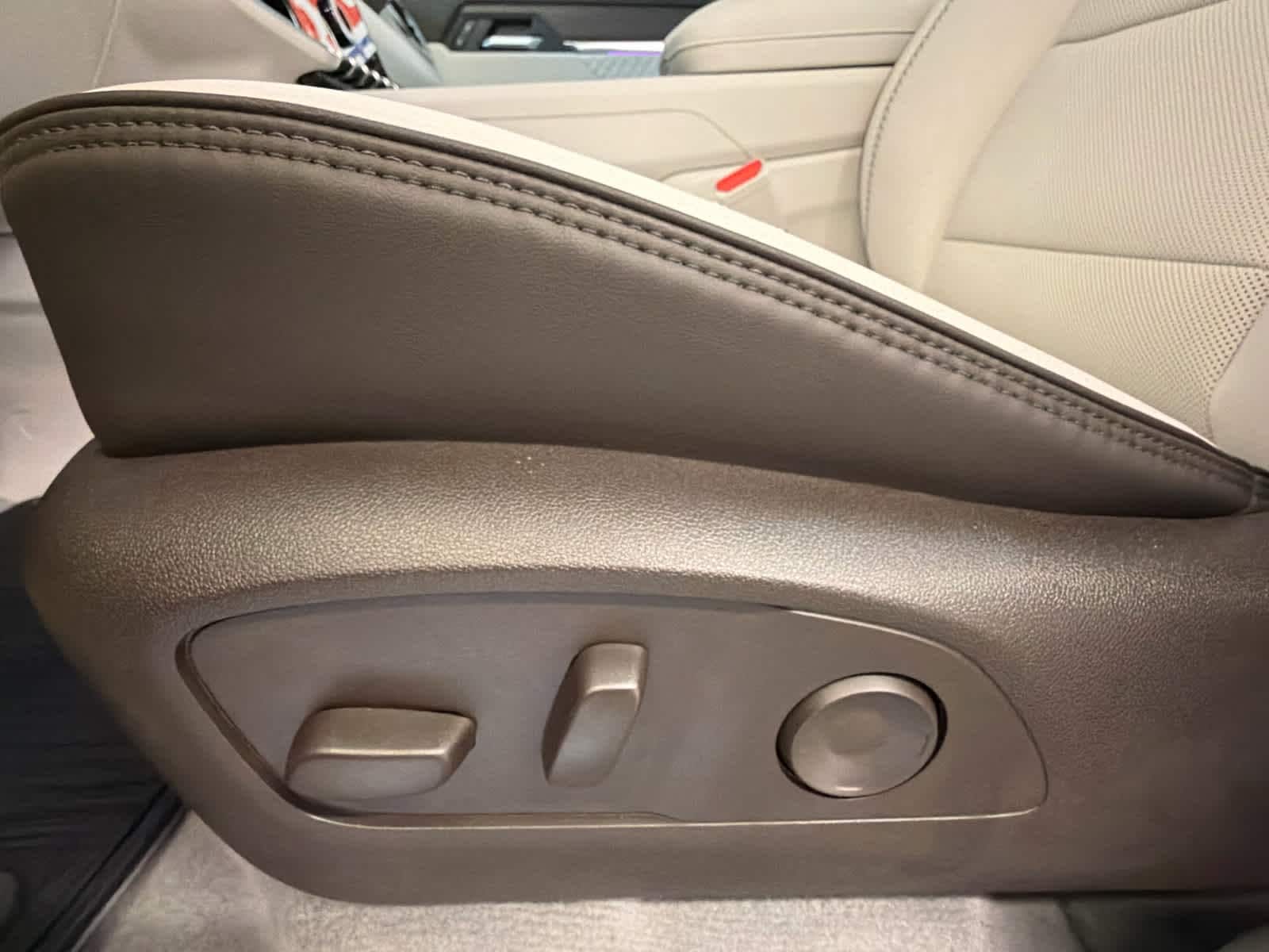 2026 GMC Acadia Denali - Photo 18