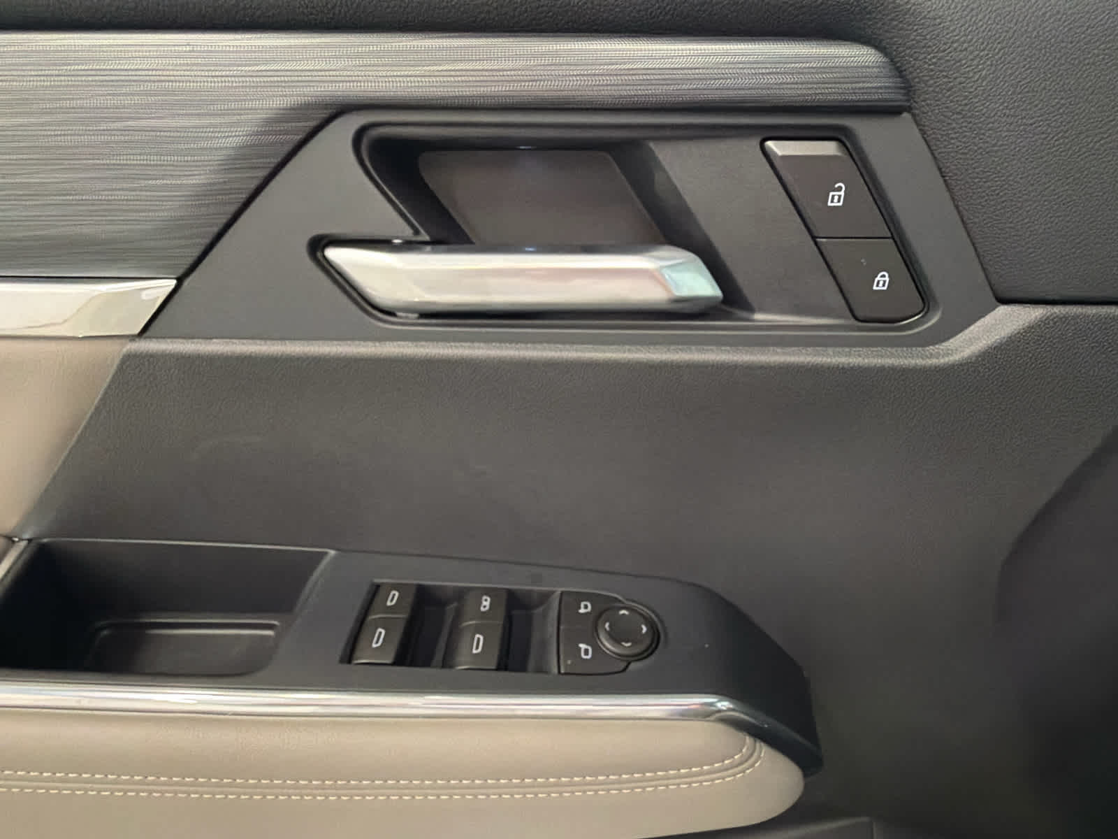 2027 GMC Acadia Elevation - Photo 17