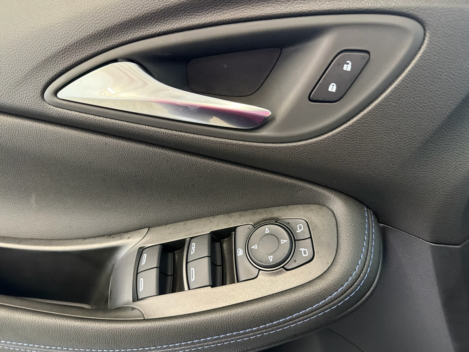 2026 Buick Encore GX Sport Touring - Photo 18