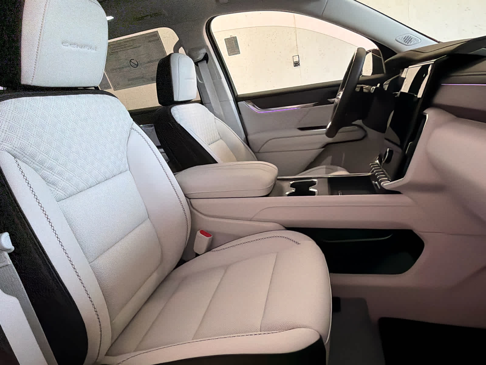 2026 GMC Acadia Denali - Photo 33