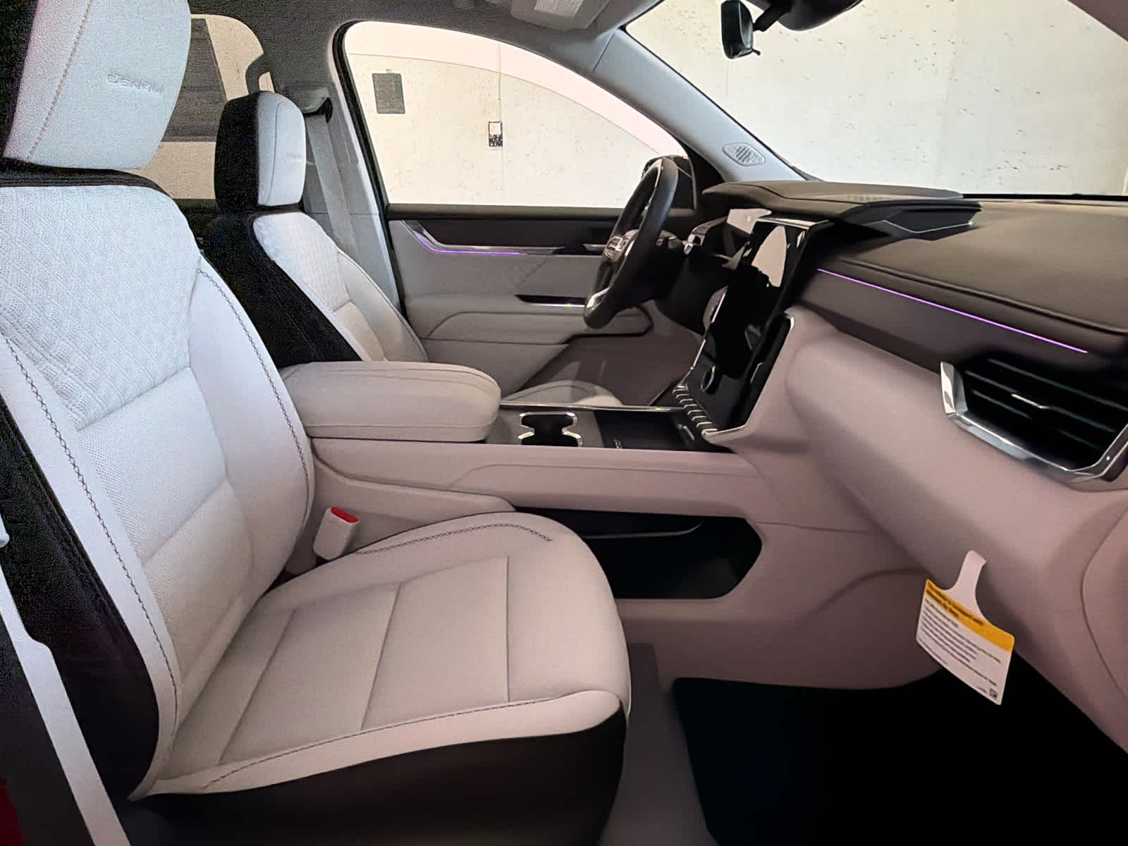2026 GMC Acadia Denali - Photo 28