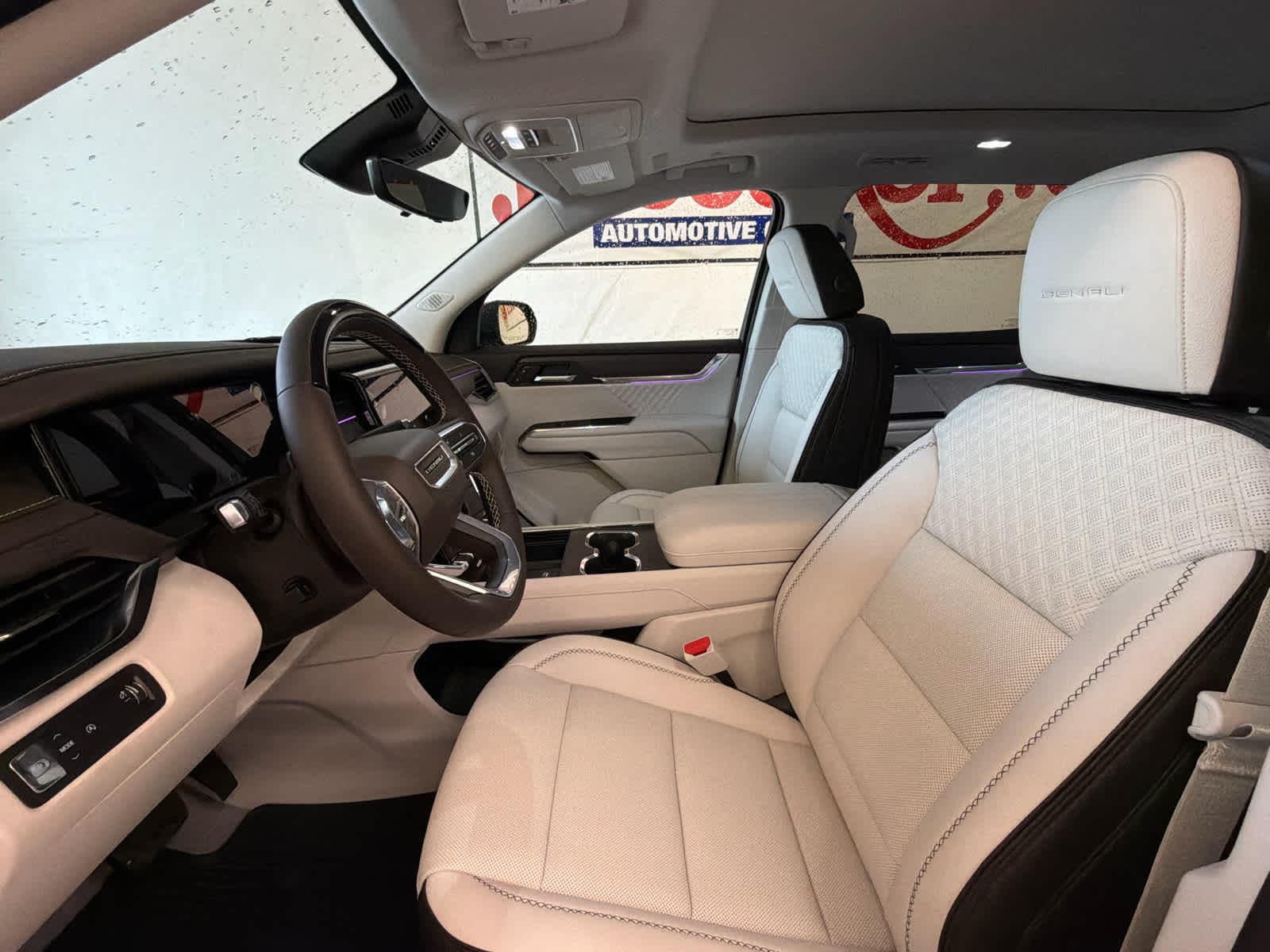 2026 GMC Acadia Denali - Photo 15