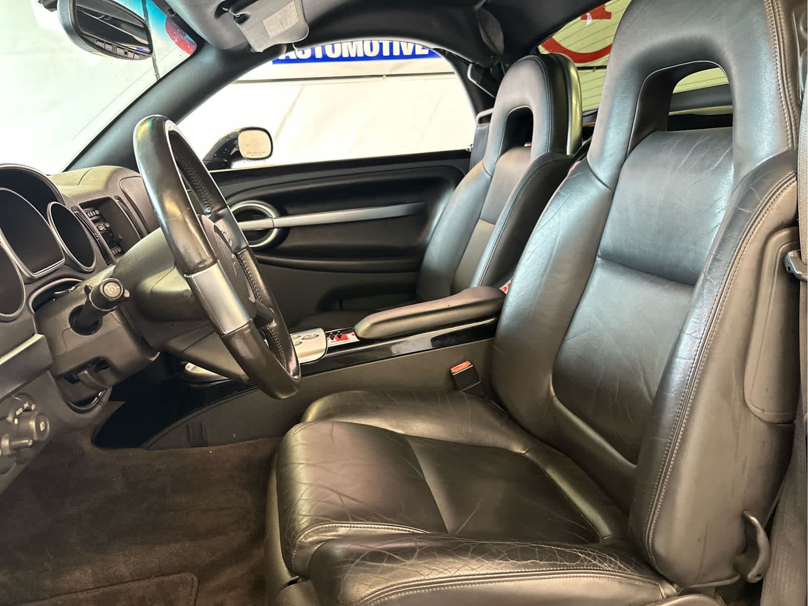 2004 Chevrolet SSR LS - Photo 17
