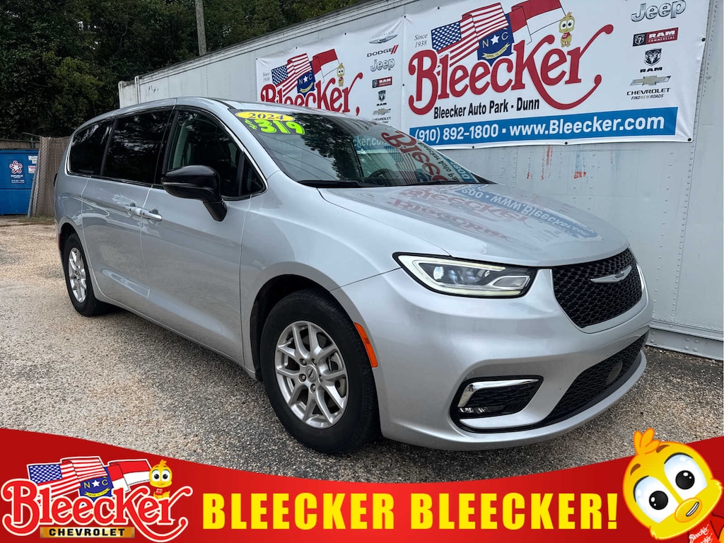 Used 2024 Chrysler Pacifica Touring L