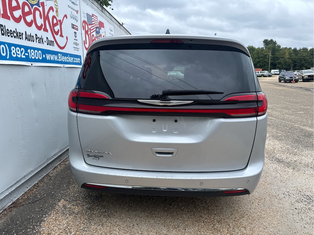 Used 2024 Chrysler Pacifica Touring L