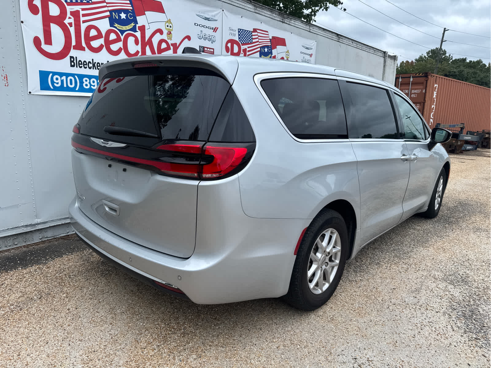 Used 2024 Chrysler Pacifica Touring L