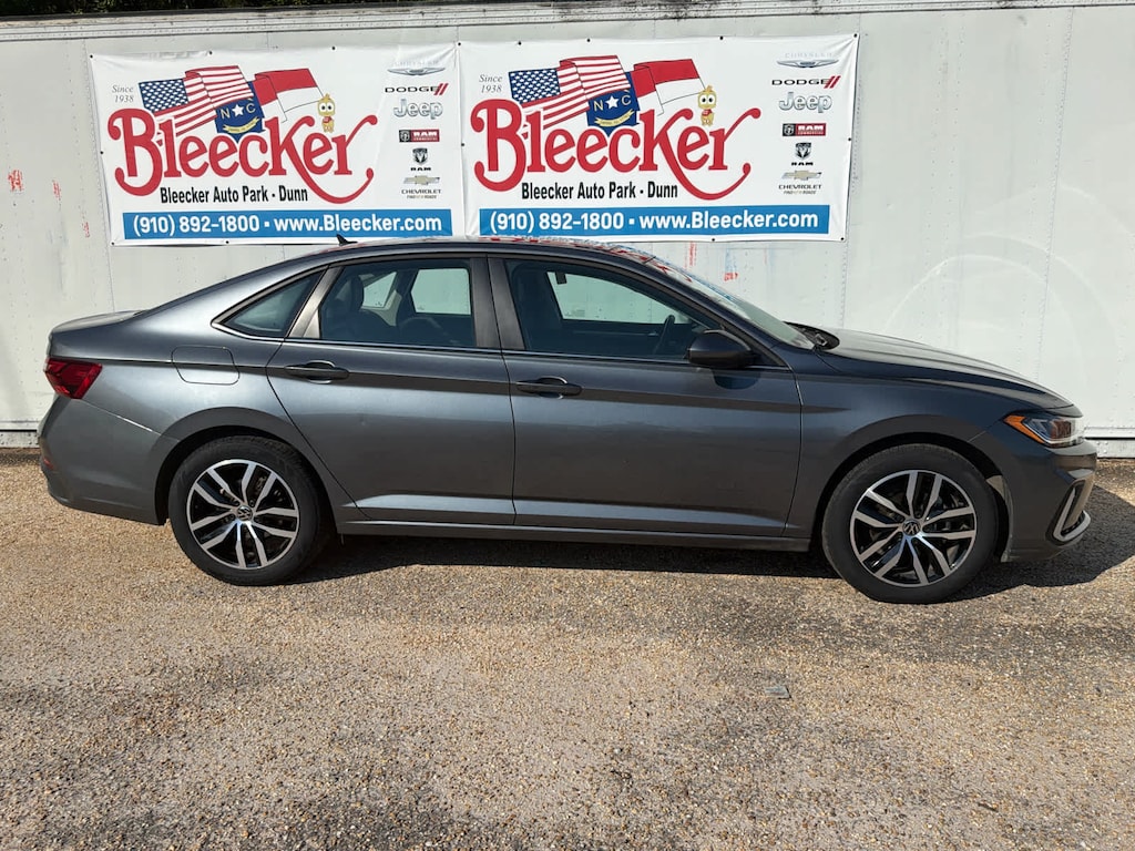 Used 2025 Volkswagen Jetta SE