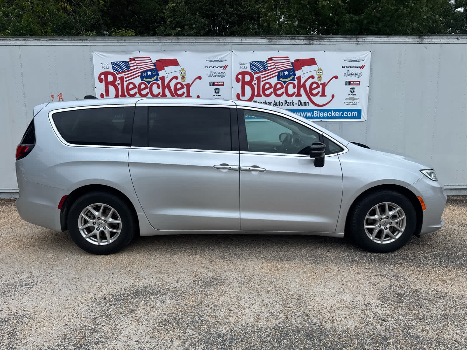 Used 2024 Chrysler Pacifica Touring L
