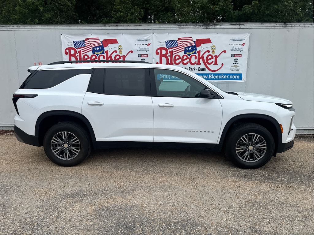 Used 2024 Chevrolet Traverse AWD LT SUV