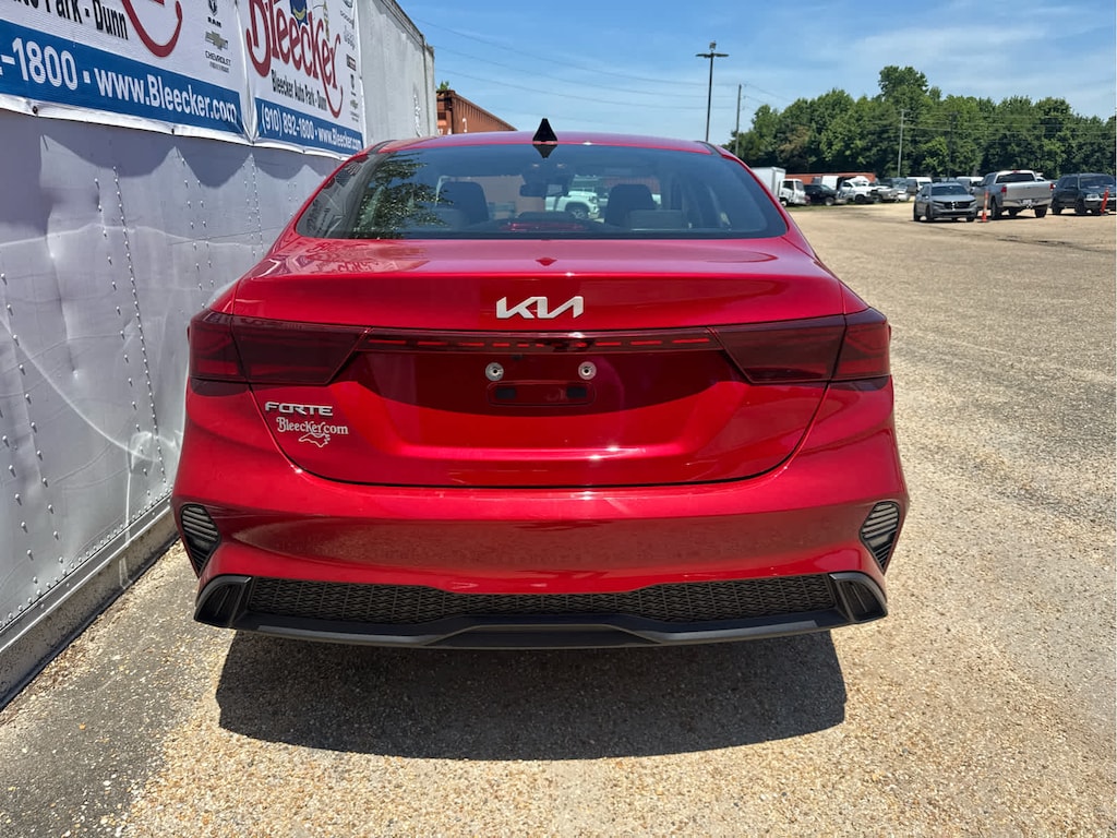 Used 2023 Kia Forte LXS IVT