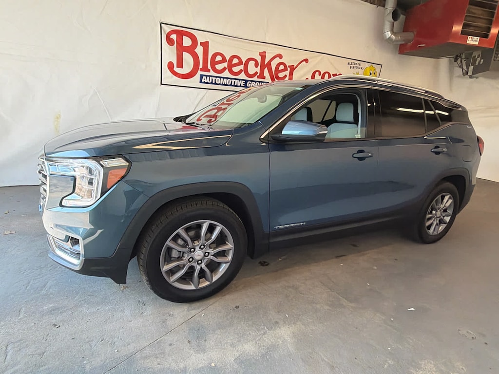 Used 2024 GMC Terrain SLT SUV