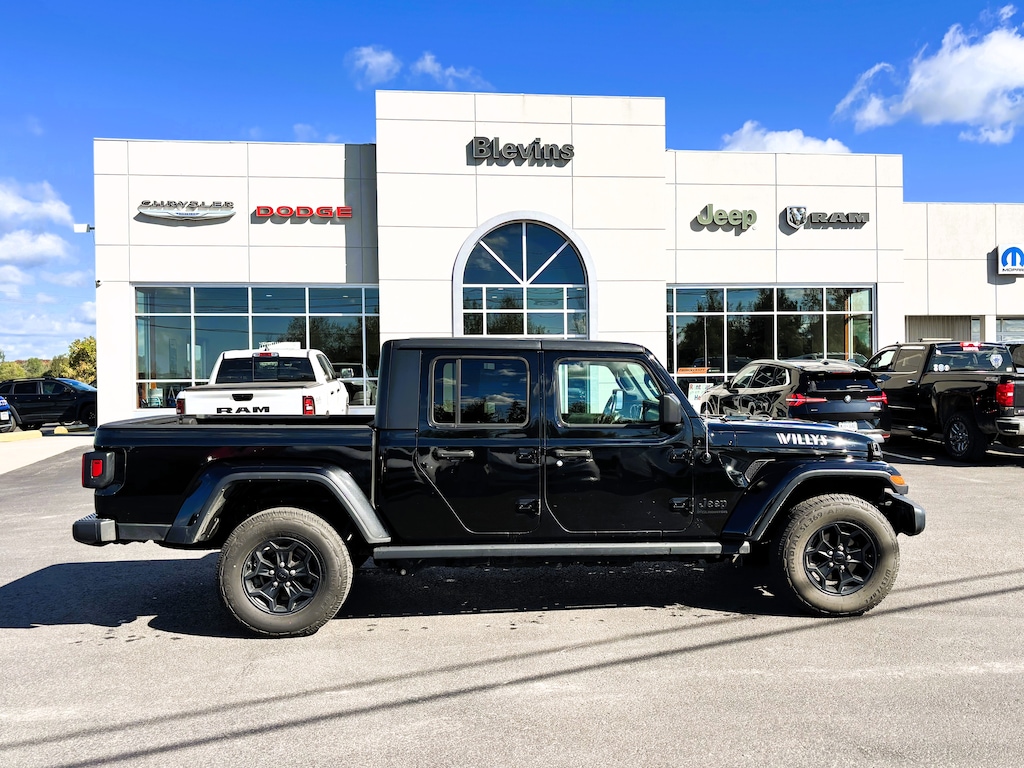Used 2023 Jeep Gladiator WILLYS 4X4 SUV