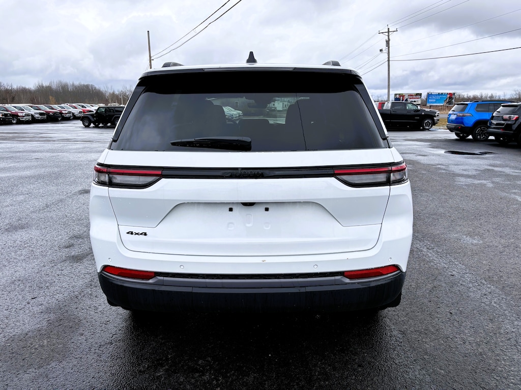 New 2026 Jeep Grand Cherokee LAREDO ALTITUDE 4X4 Sport Utility