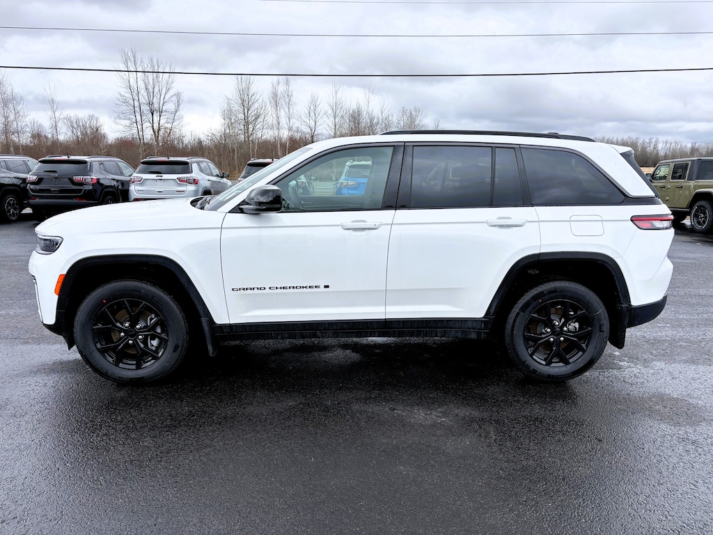 New 2026 Jeep Grand Cherokee LAREDO ALTITUDE 4X4 Sport Utility