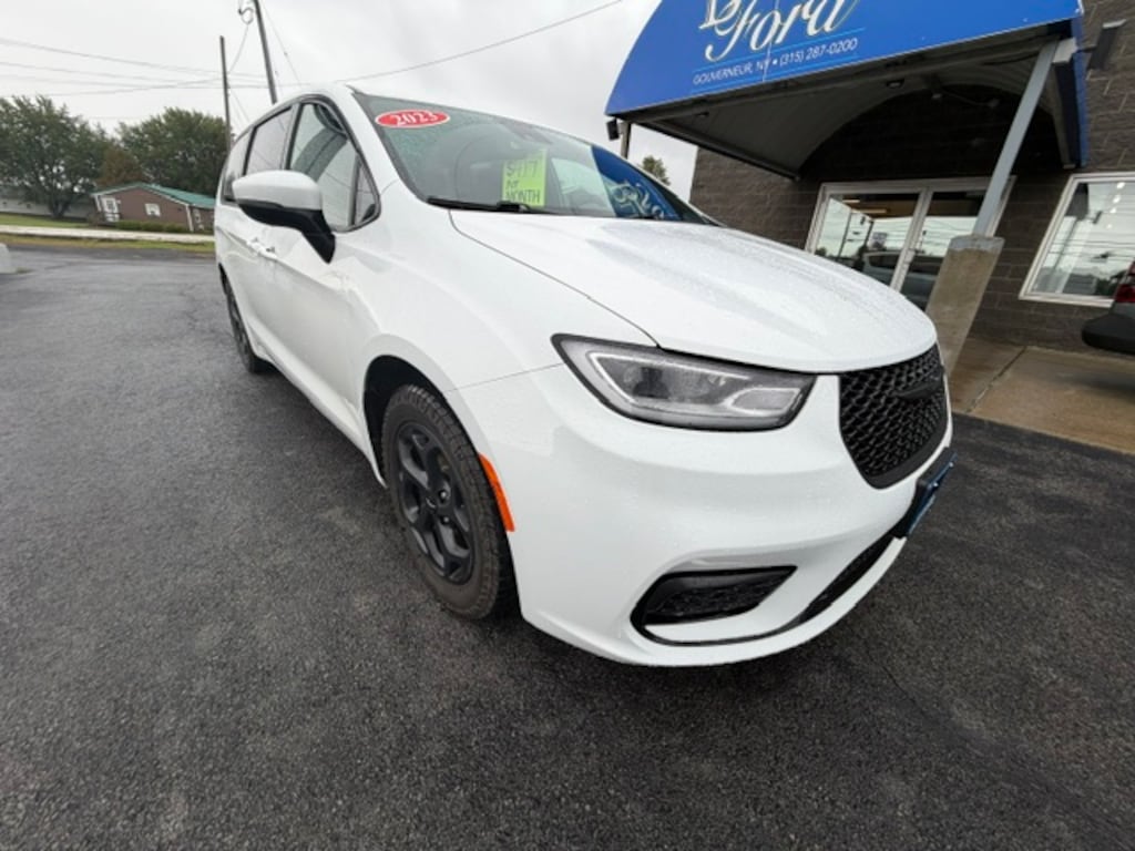 Used 2023 Chrysler Pacifica Plug-In Hybrid Touring L Passenger Van
