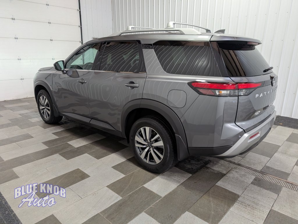 Used 2025 Nissan Pathfinder SL SUV