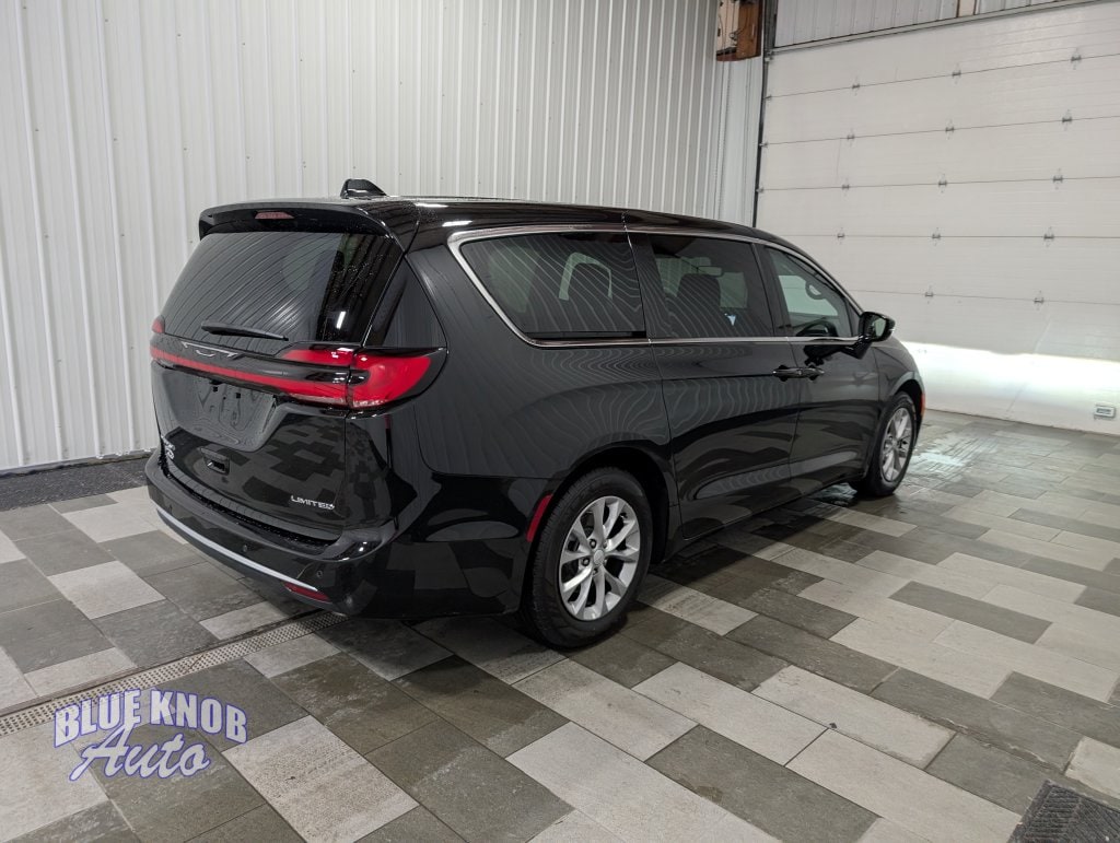 Used 2027 Chrysler Pacifica Limited Minivan/Van
