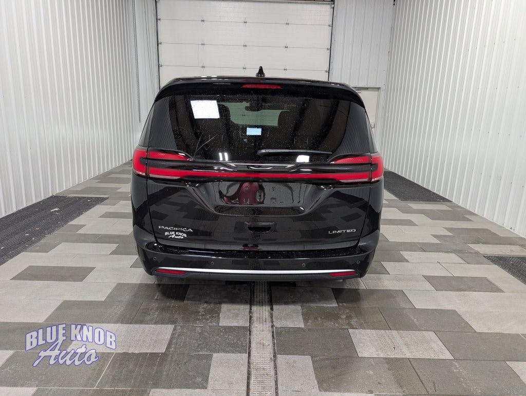 Used 2027 Chrysler Pacifica Limited Minivan/Van