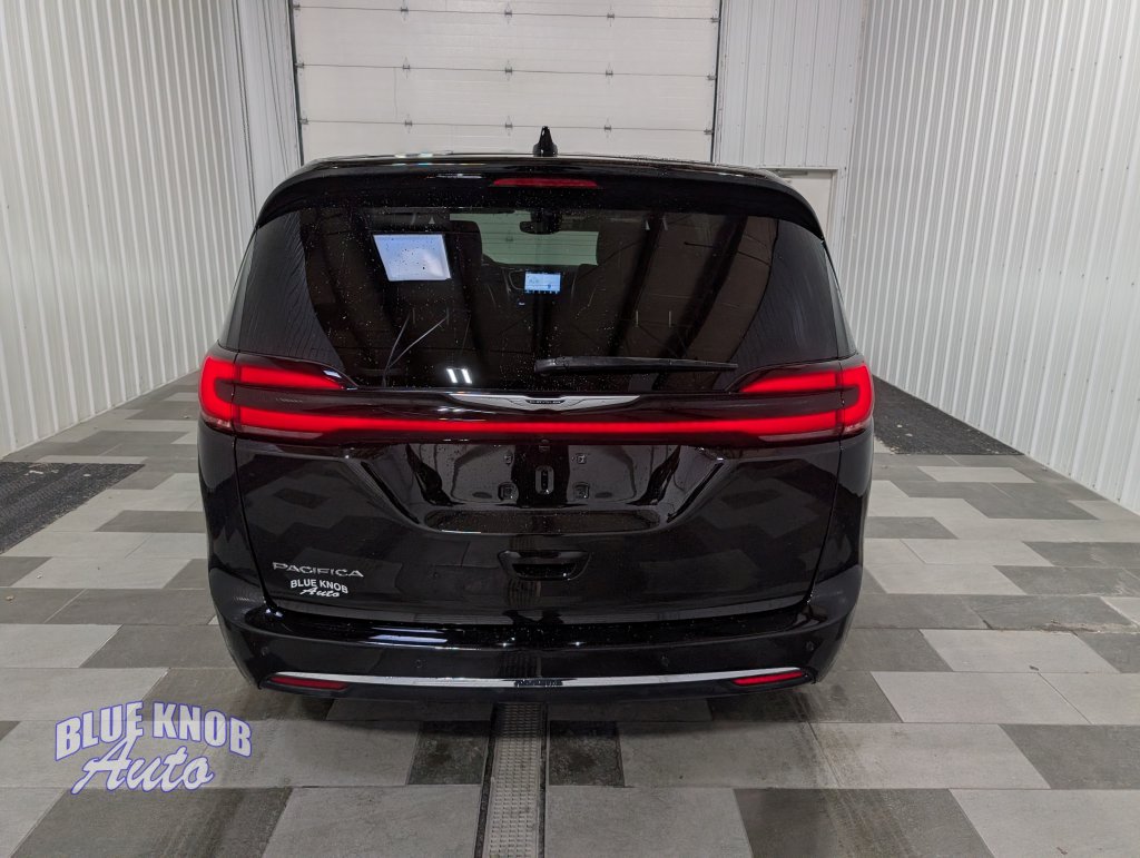 Used 2026 Chrysler Pacifica Select Minivan/Van