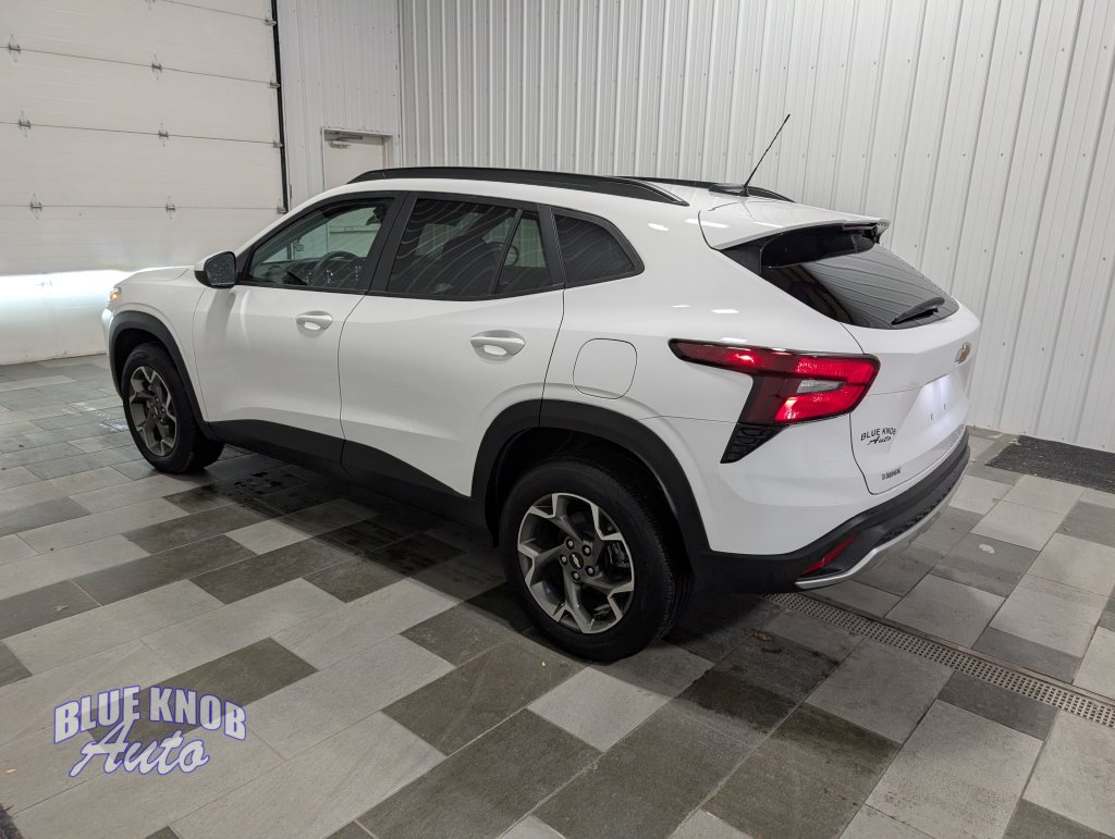 Used 2025 Chevrolet Trax LT SUV