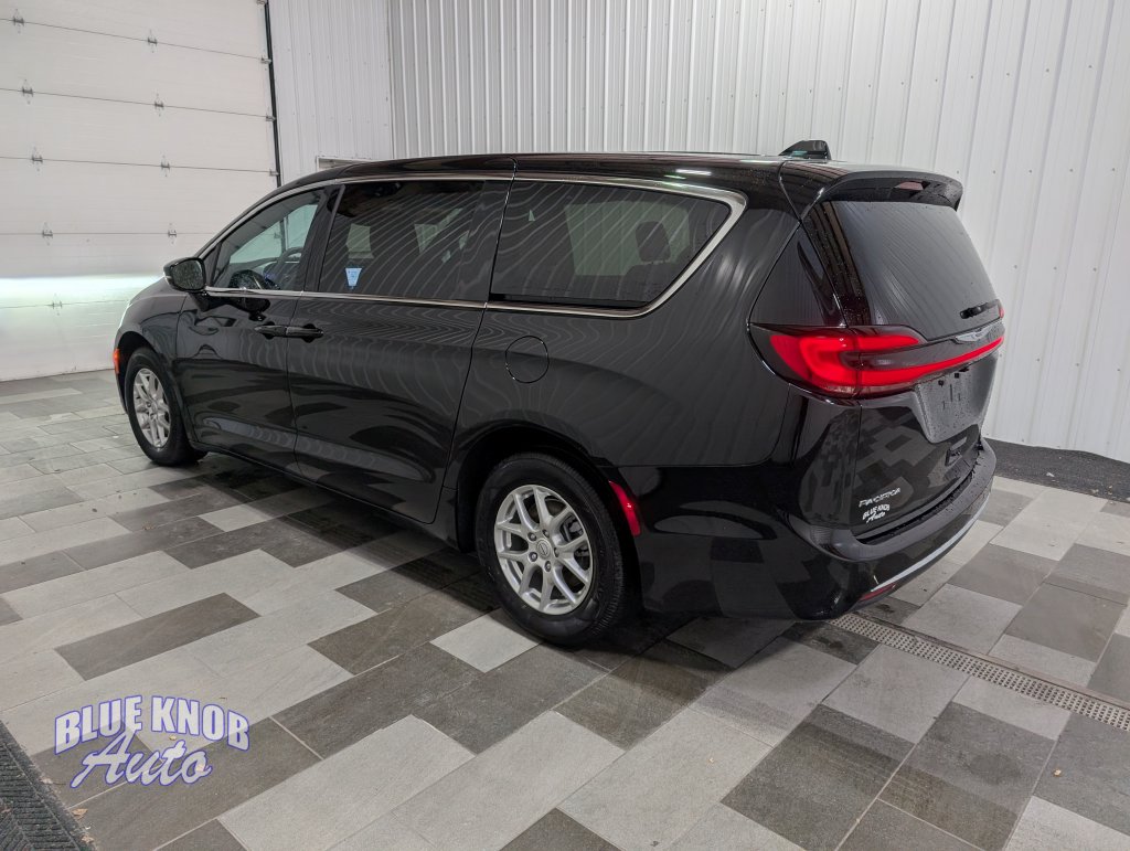 Used 2026 Chrysler Pacifica Select Minivan/Van