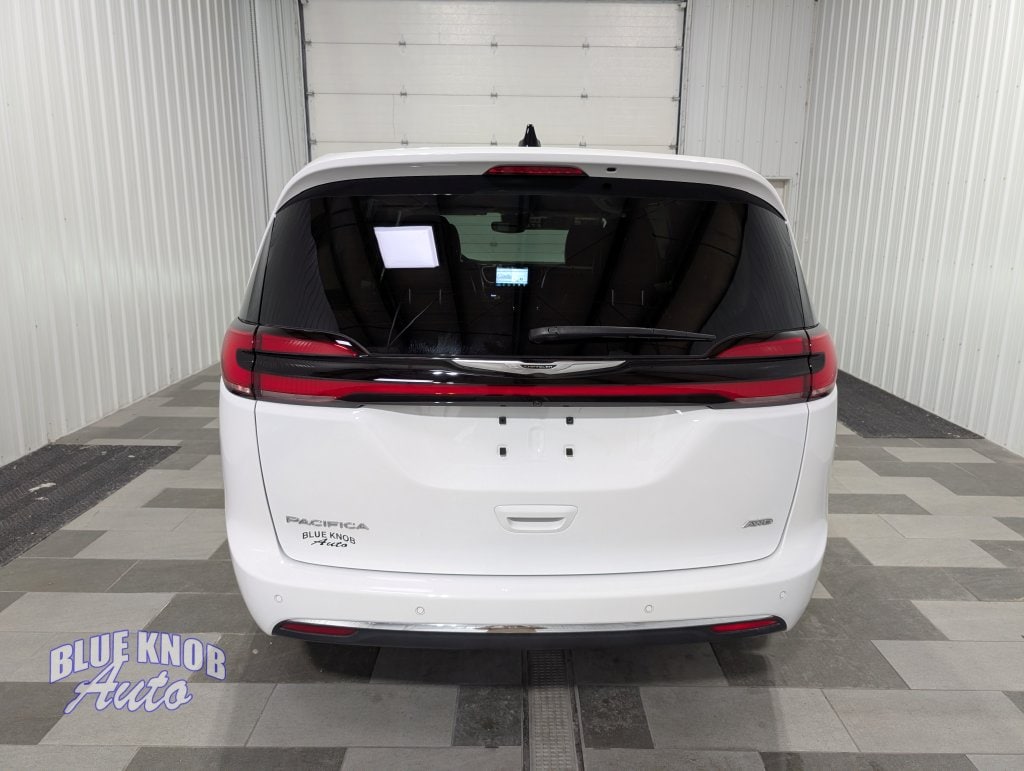Used 2023 Chrysler Pacifica Touring L Minivan/Van