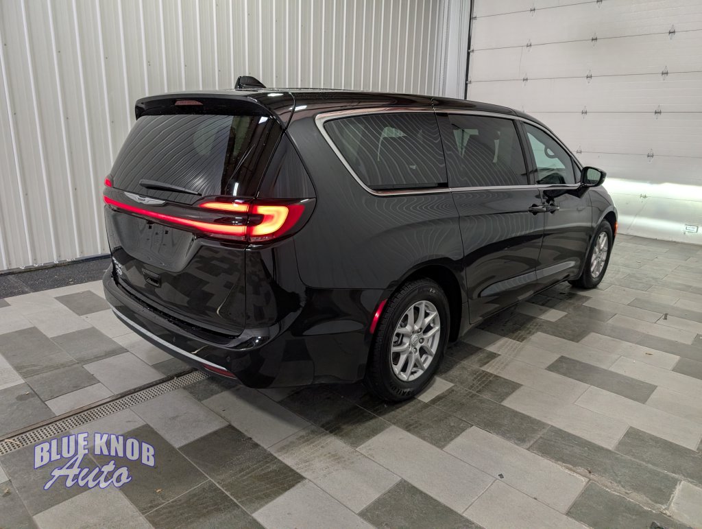 Used 2026 Chrysler Pacifica Select Minivan/Van