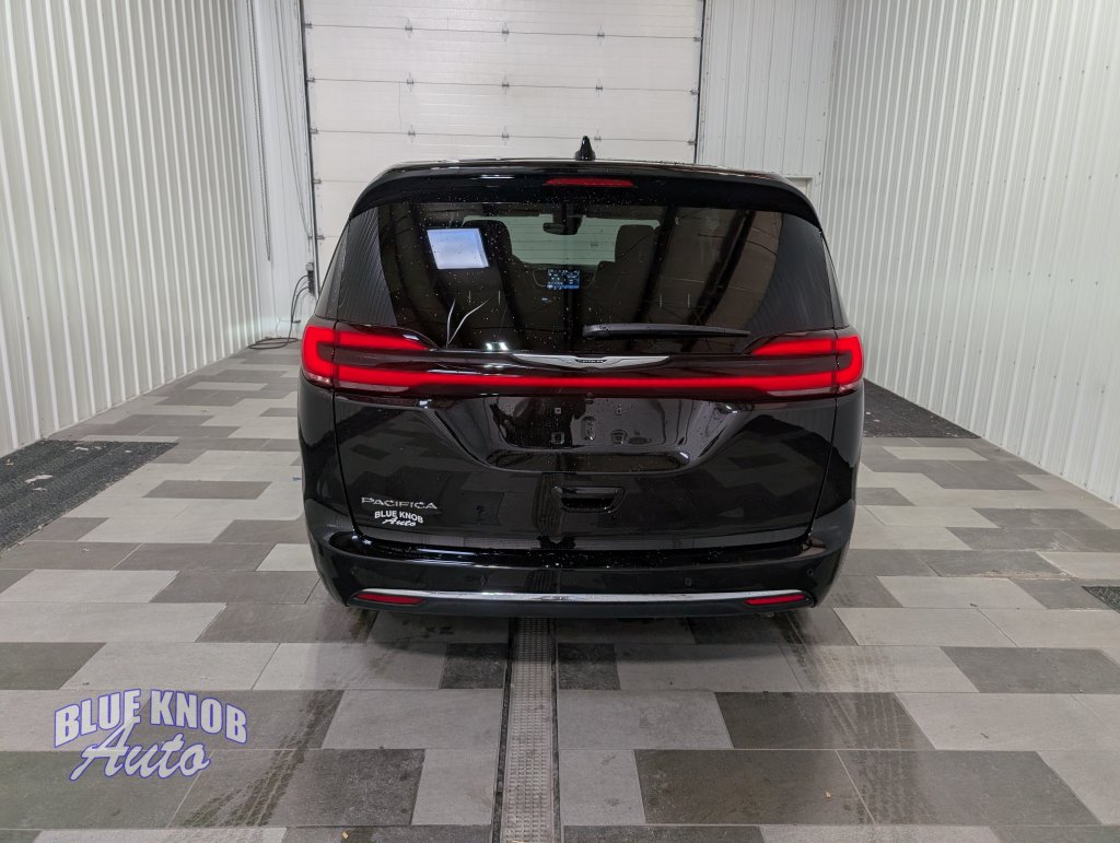 Used 2026 Chrysler Pacifica Select Minivan/Van