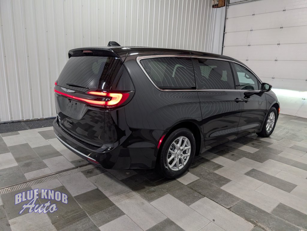 Used 2026 Chrysler Pacifica Select Minivan/Van