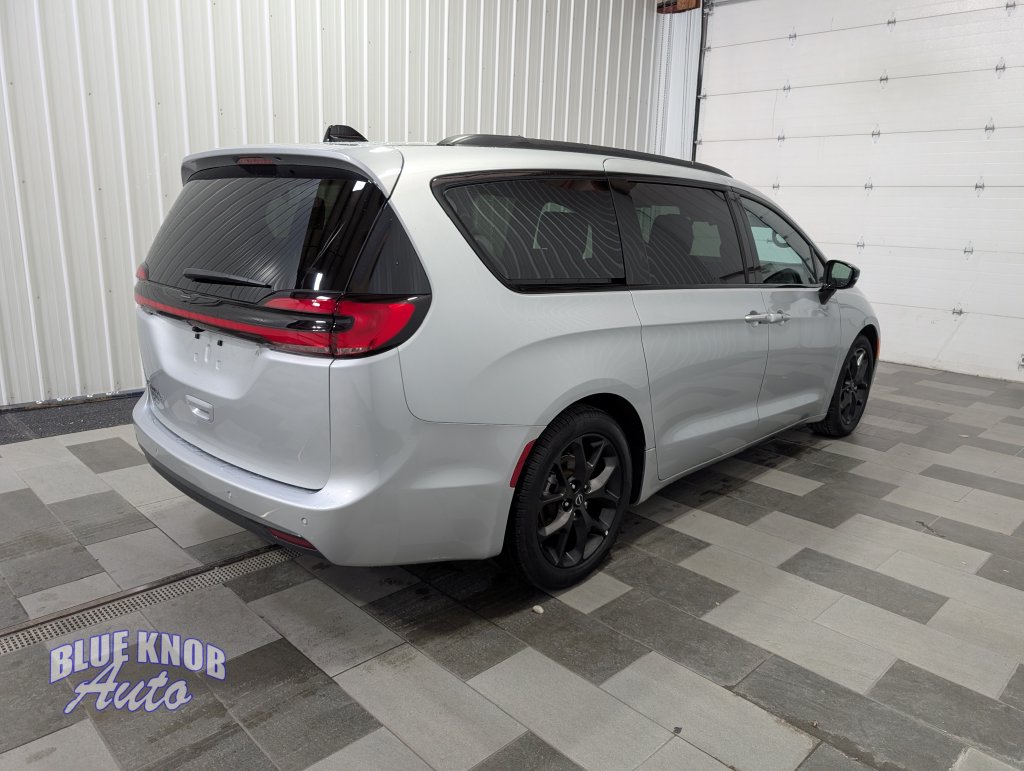 Used 2026 Chrysler Pacifica Select Minivan/Van