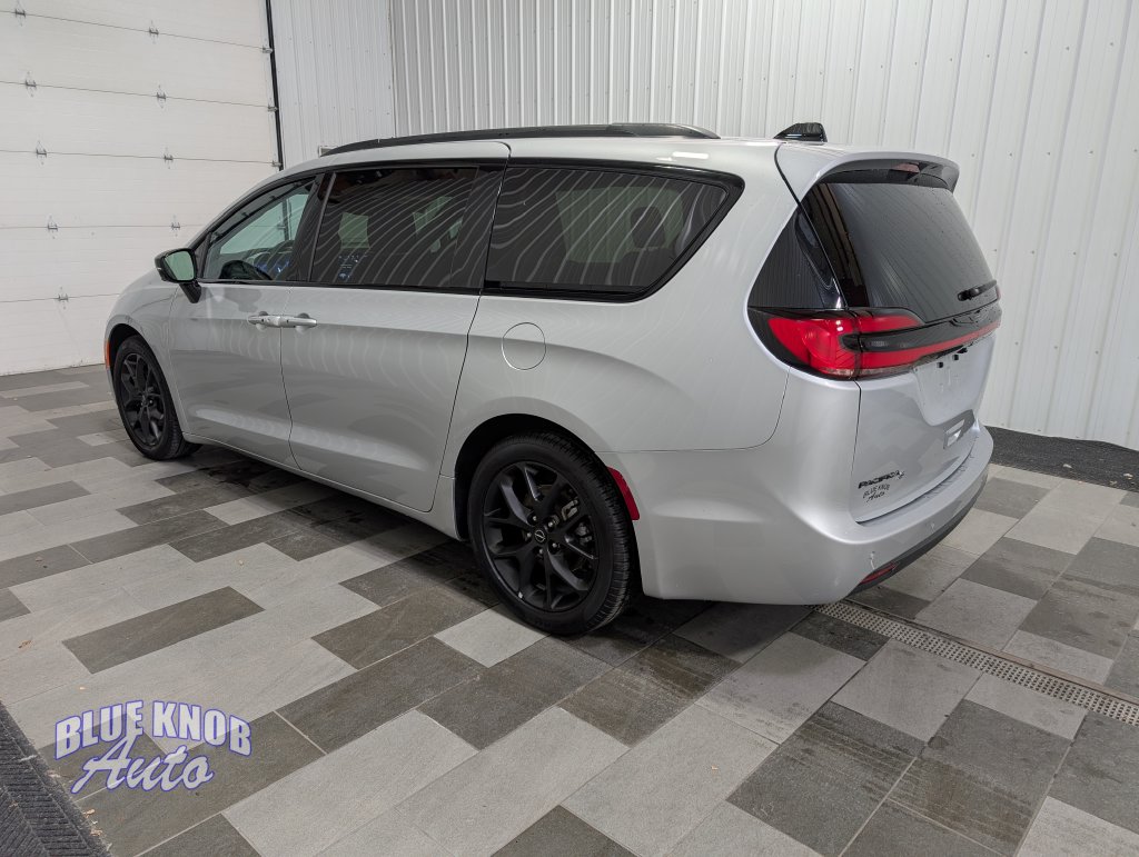 Used 2026 Chrysler Pacifica Select Minivan/Van