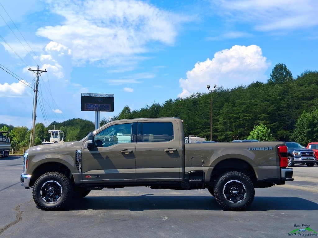 New 2027 Ford Super Duty F-250 SRW LARIAT 4WD Crew Cab 6.75 Box TREMOR PACKAGE Crew Cab Pickup
