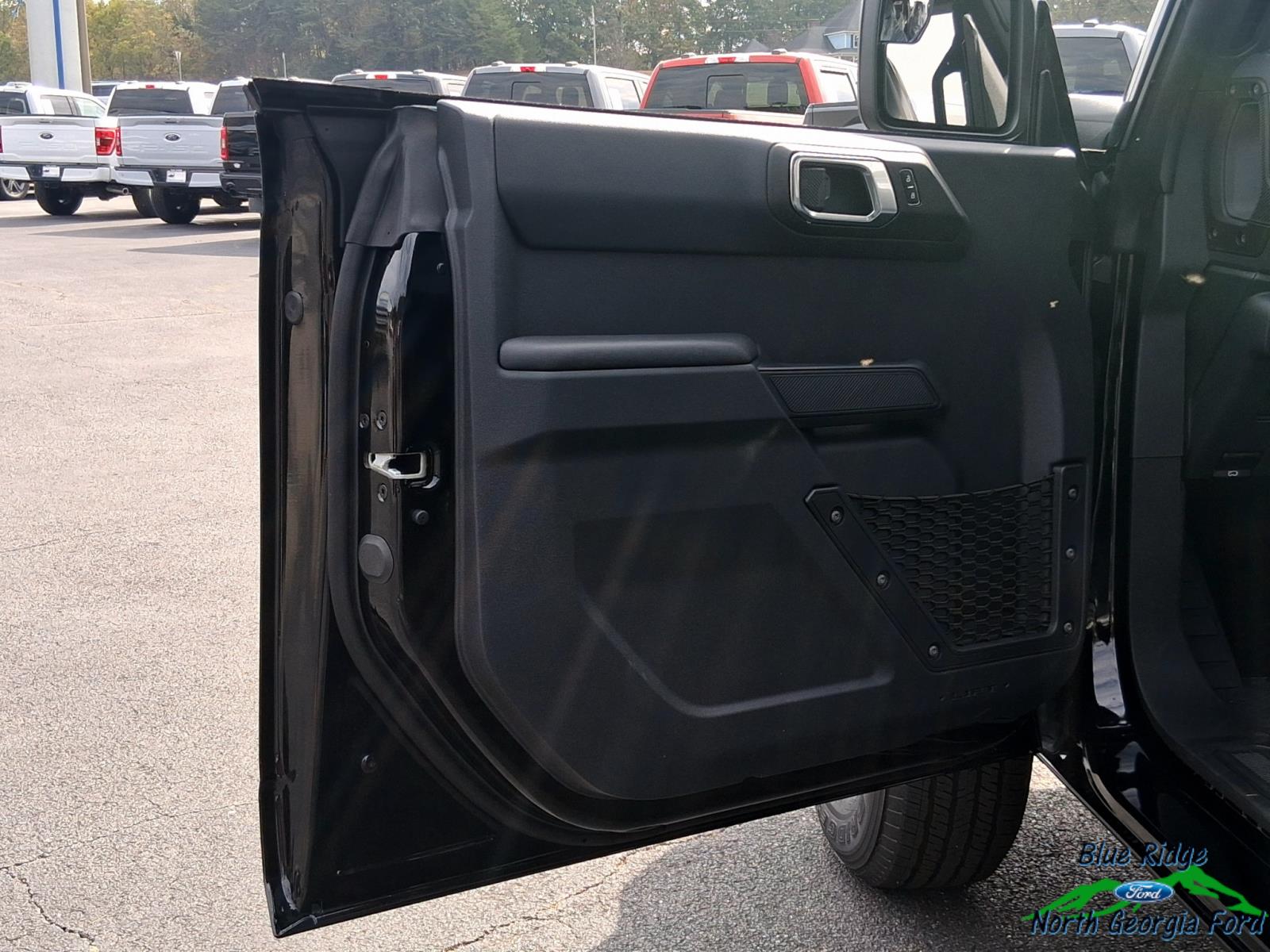 2025 Ford Bronco 4-Door Base - Photo 10