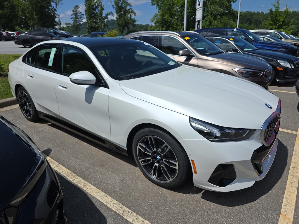 New 2027 BMW 550e Sedan