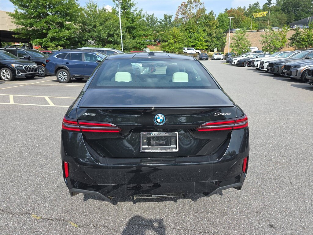 New 2027 BMW 550e Sedan