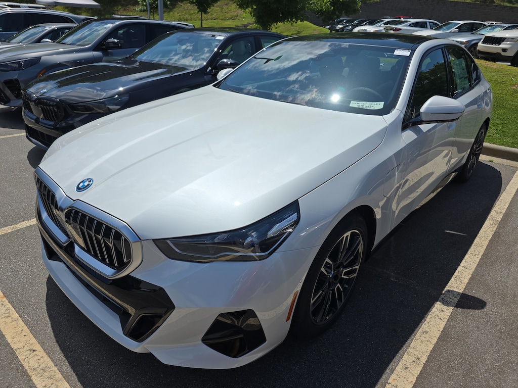New 2027 BMW 550e Sedan