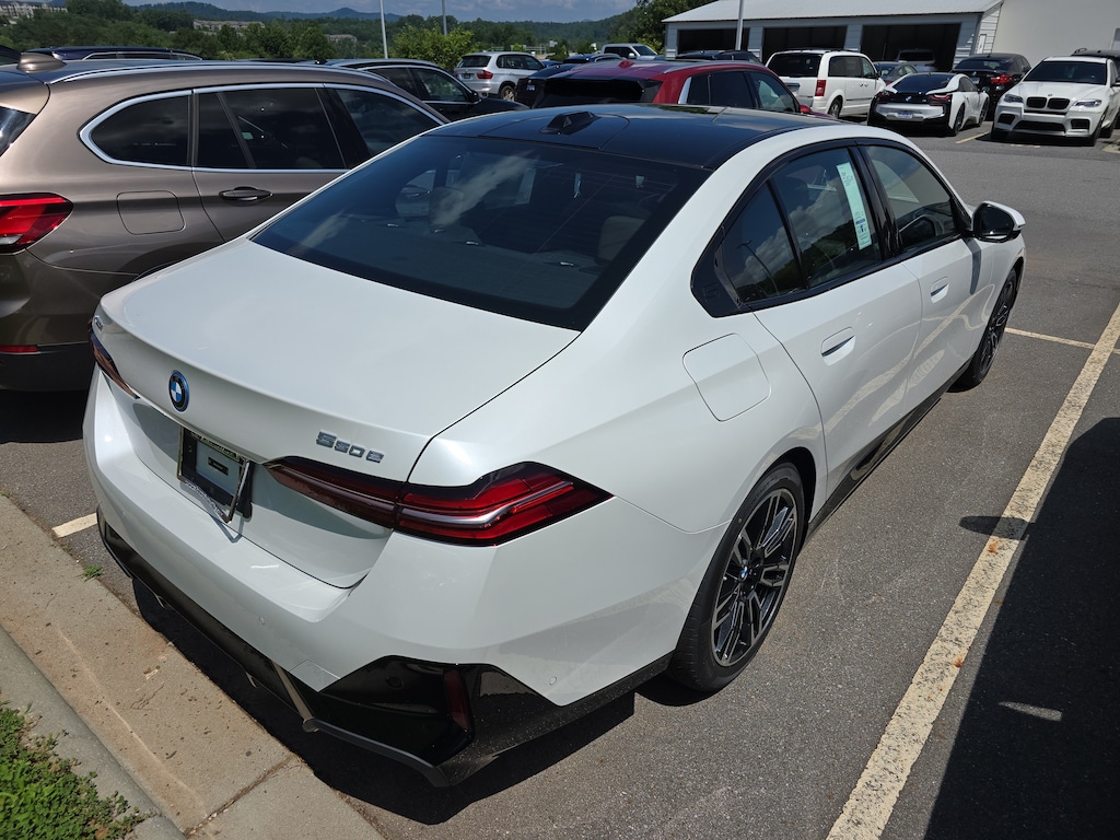 New 2027 BMW 550e Sedan