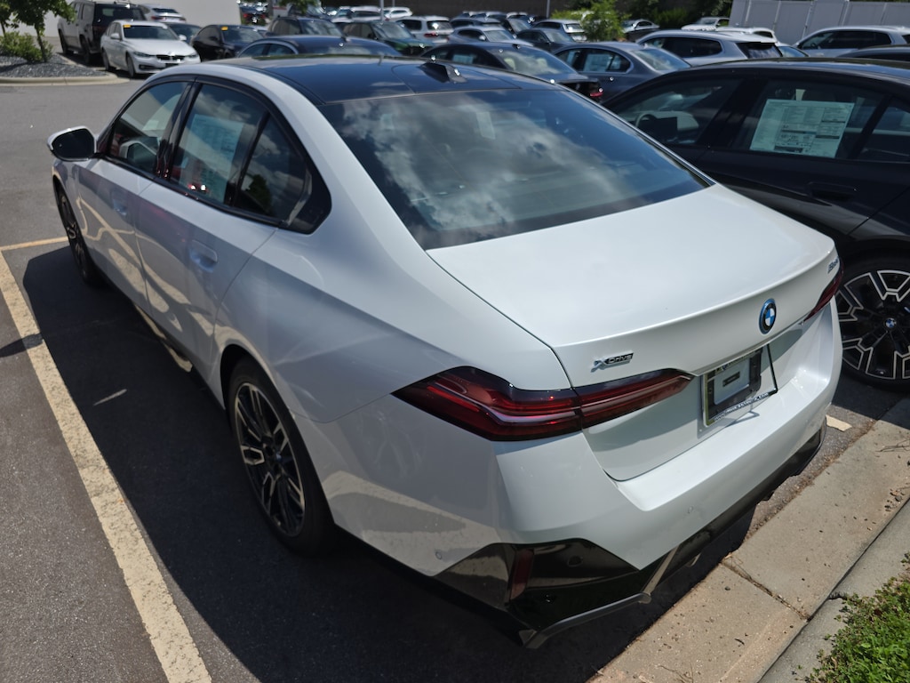 New 2027 BMW 550e Sedan