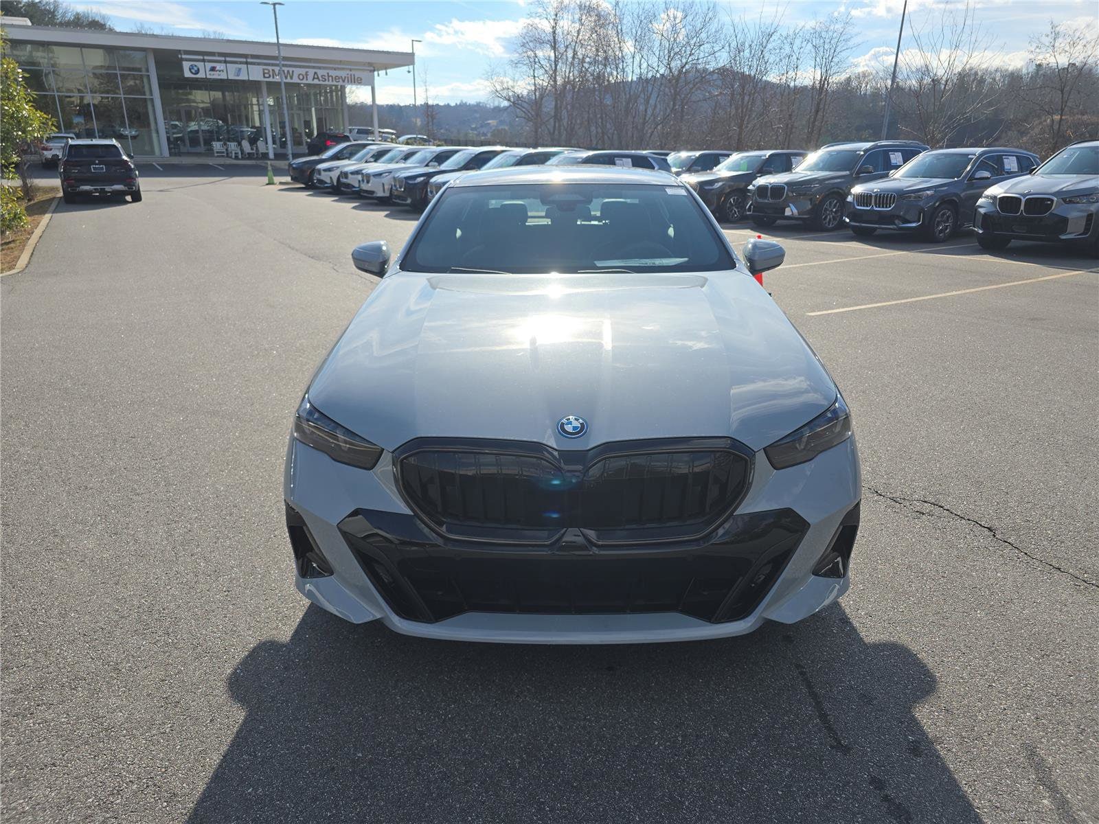 2026 BMW 5 Series 550e - Photo 9