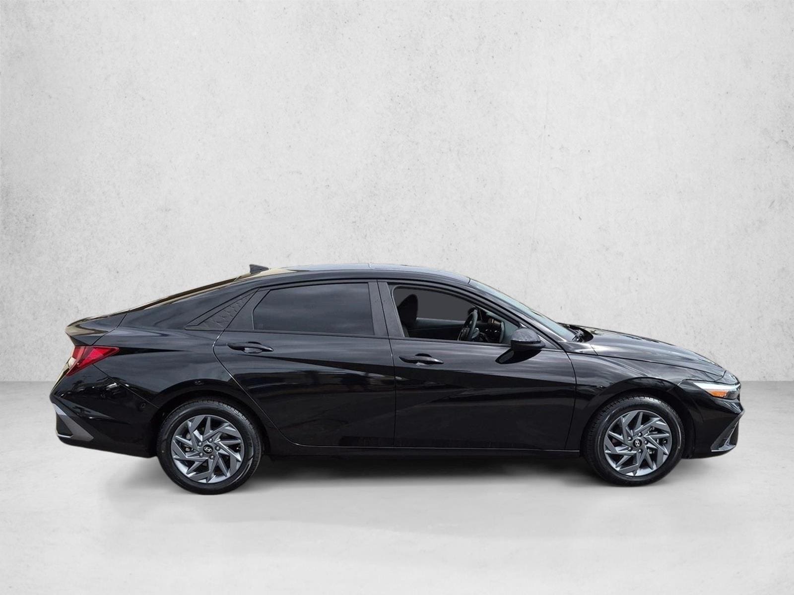 2024 Hyundai Elantra SEL - Photo 4
