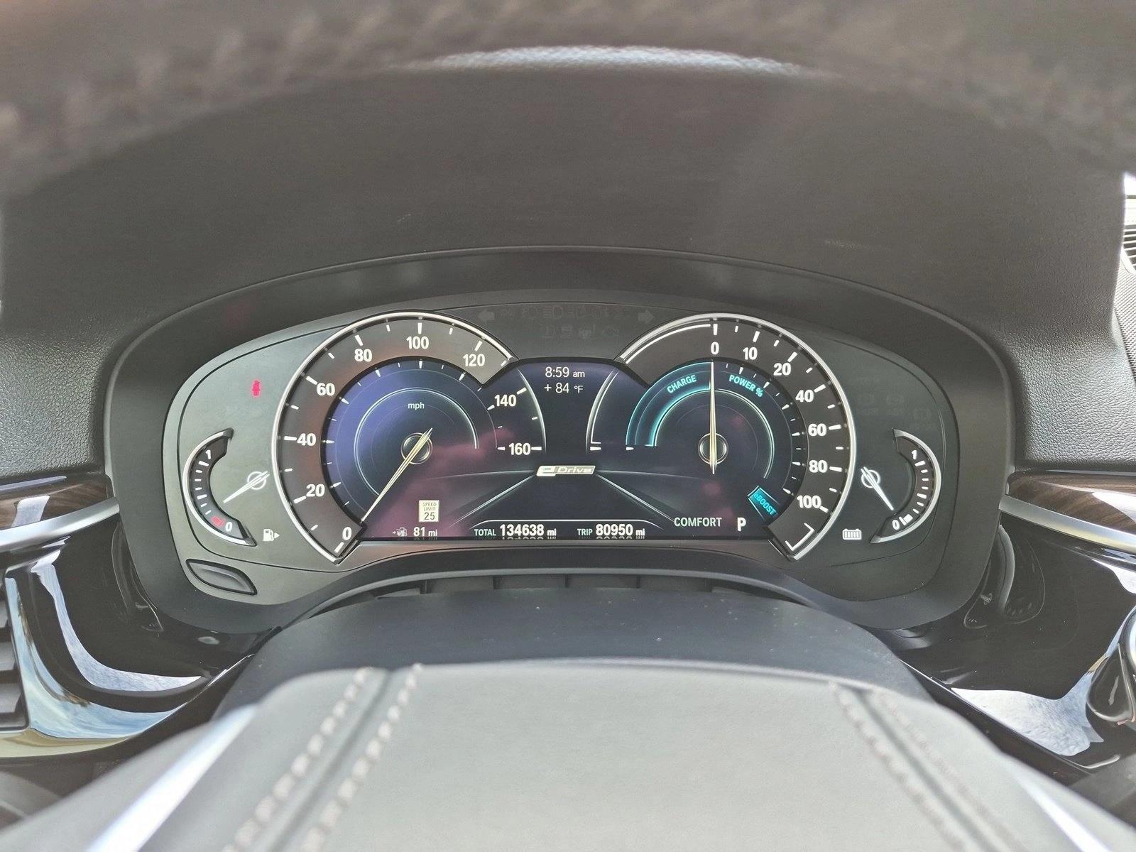 2019 BMW 5 Series 530e - Photo 11