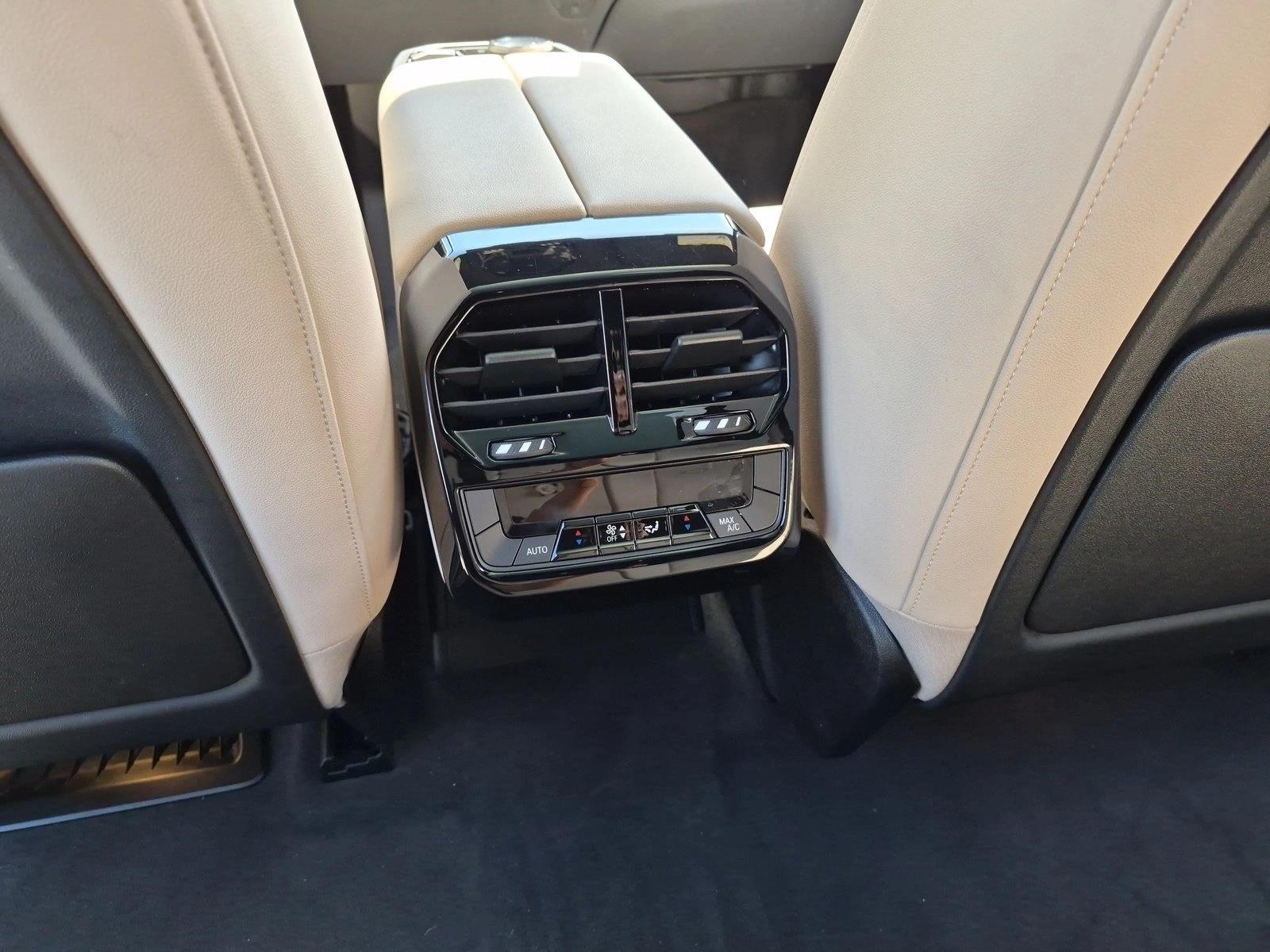 2024 BMW iX Base - Photo 16