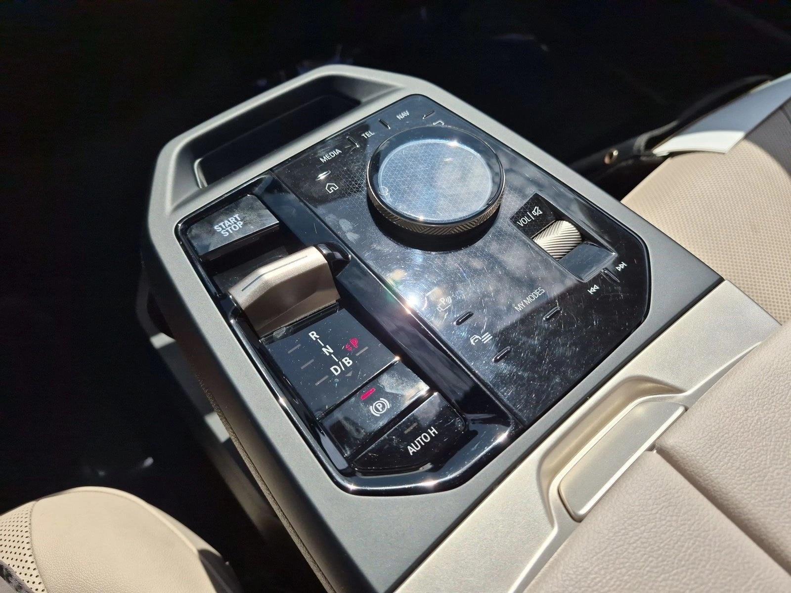 2024 BMW iX Base - Photo 11