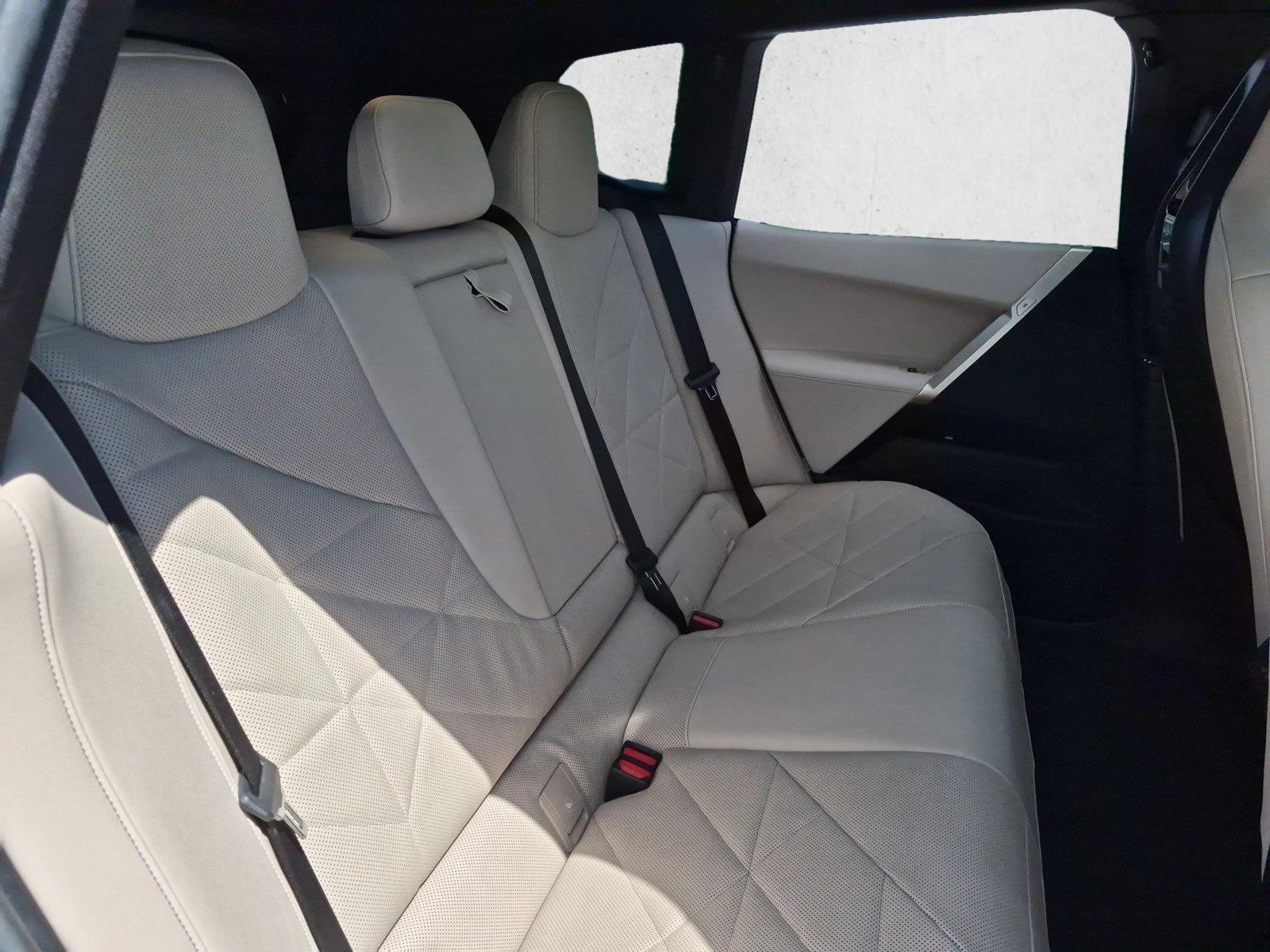 2024 BMW iX Base - Photo 19