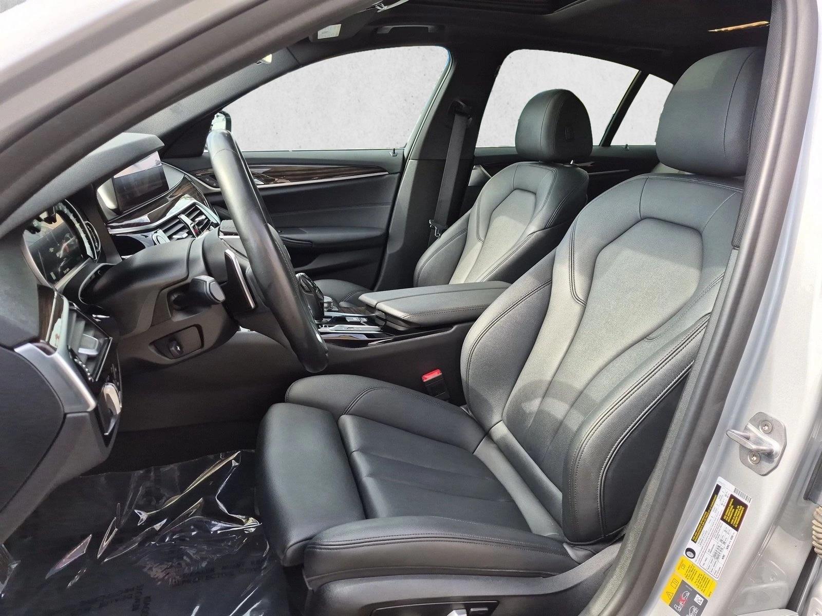 2019 BMW 5 Series 530e - Photo 17