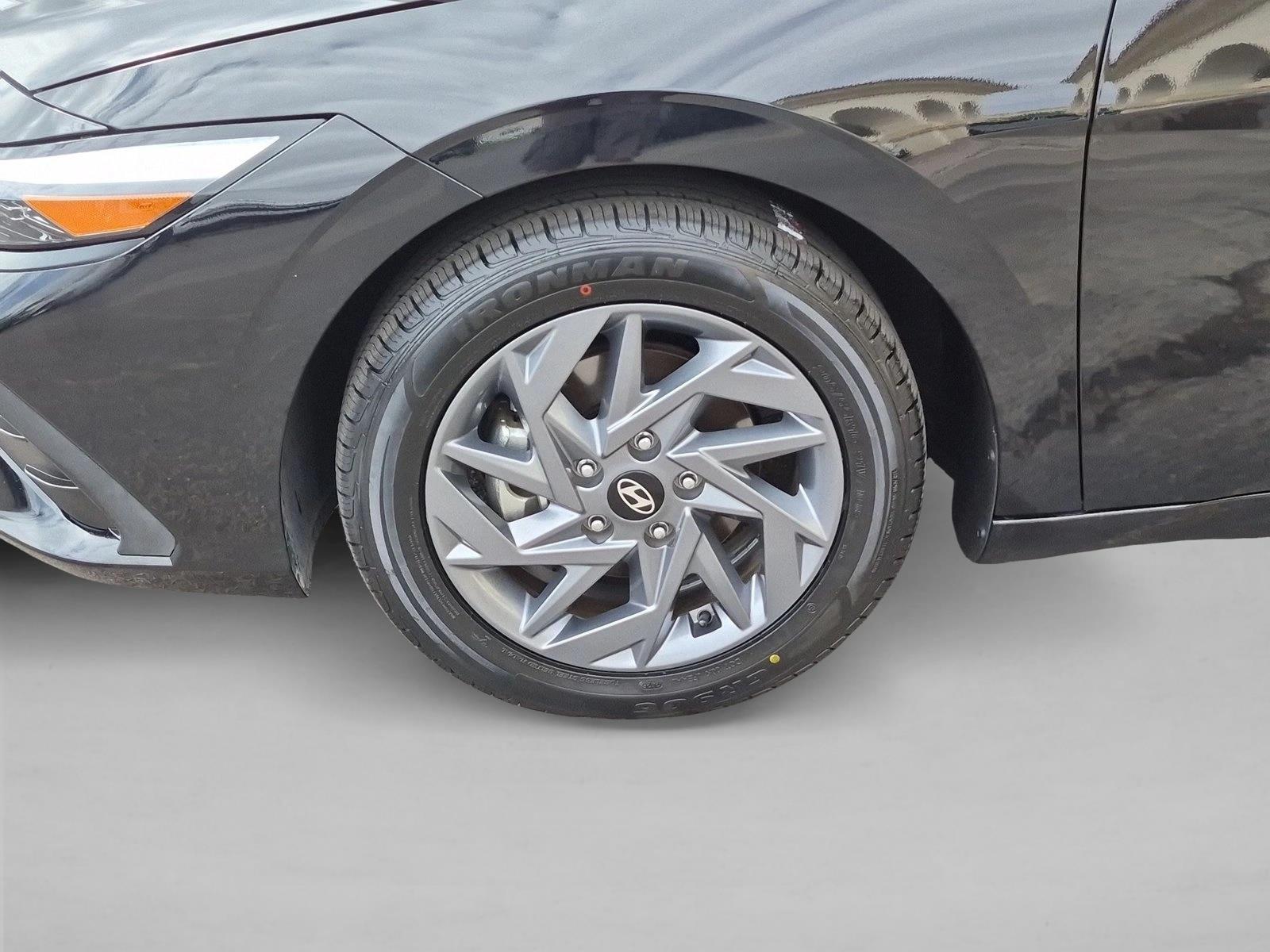 2024 Hyundai Elantra SEL - Photo 23