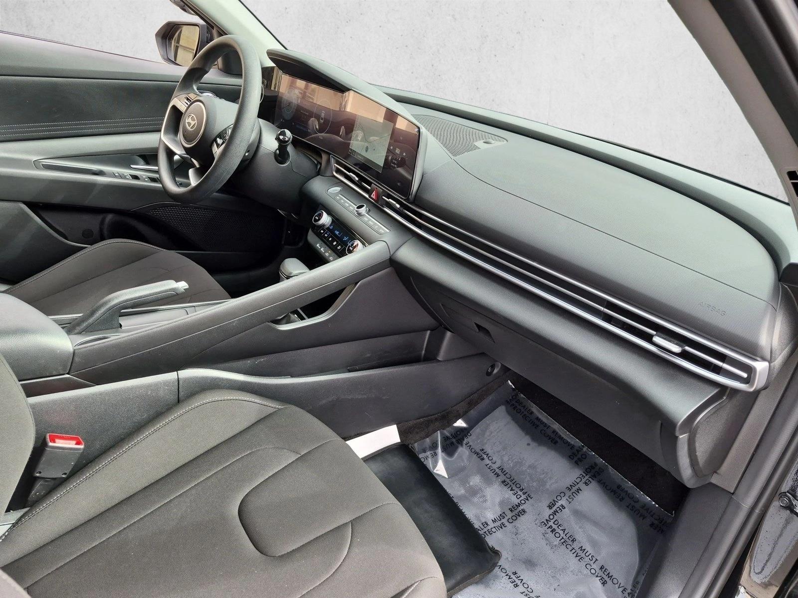 2024 Hyundai Elantra SEL - Photo 21