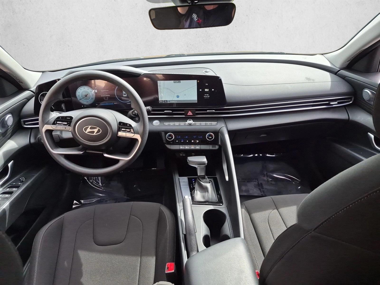 2024 Hyundai Elantra SEL - Photo 17