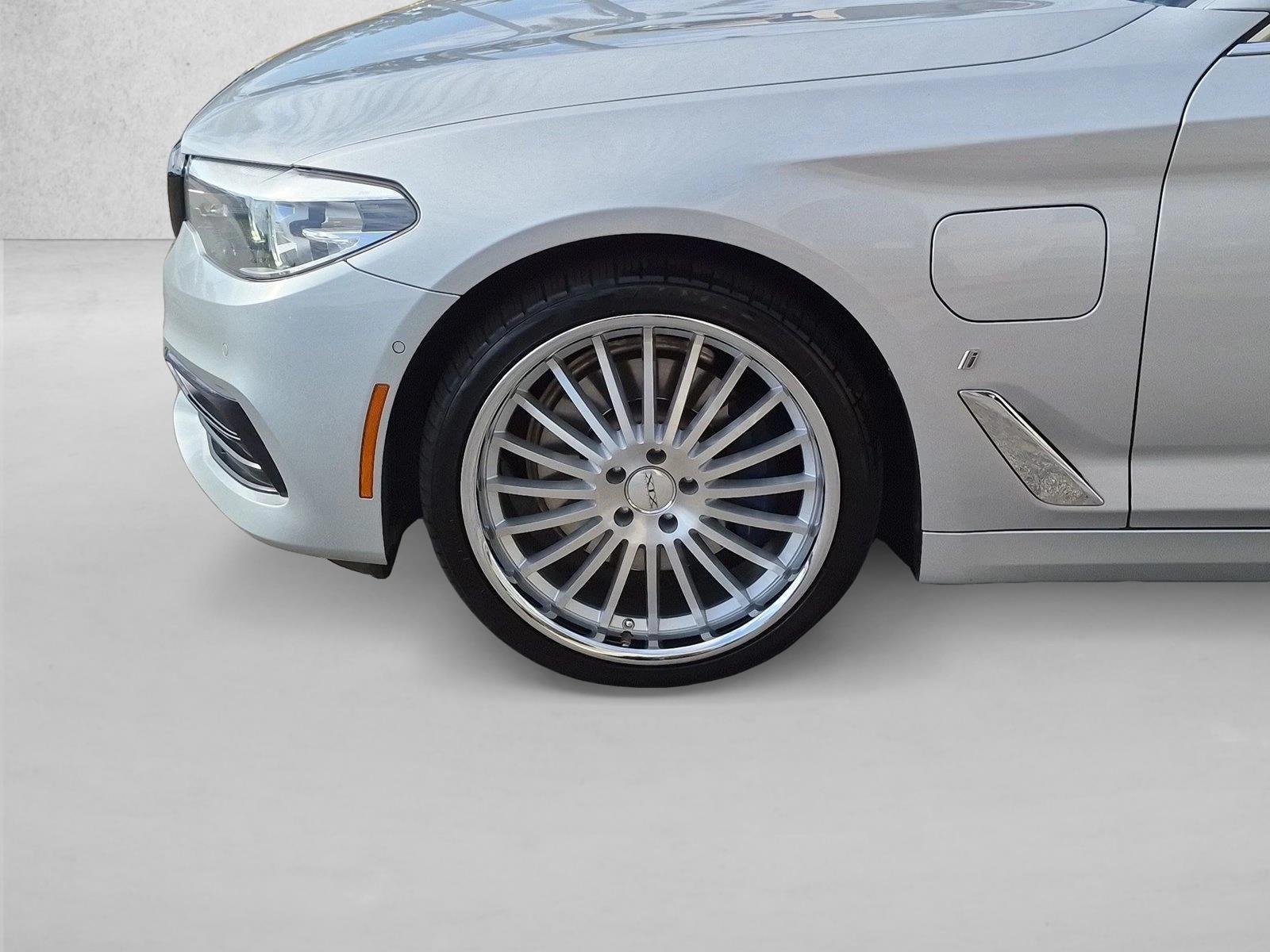 2019 BMW 5 Series 530e - Photo 25