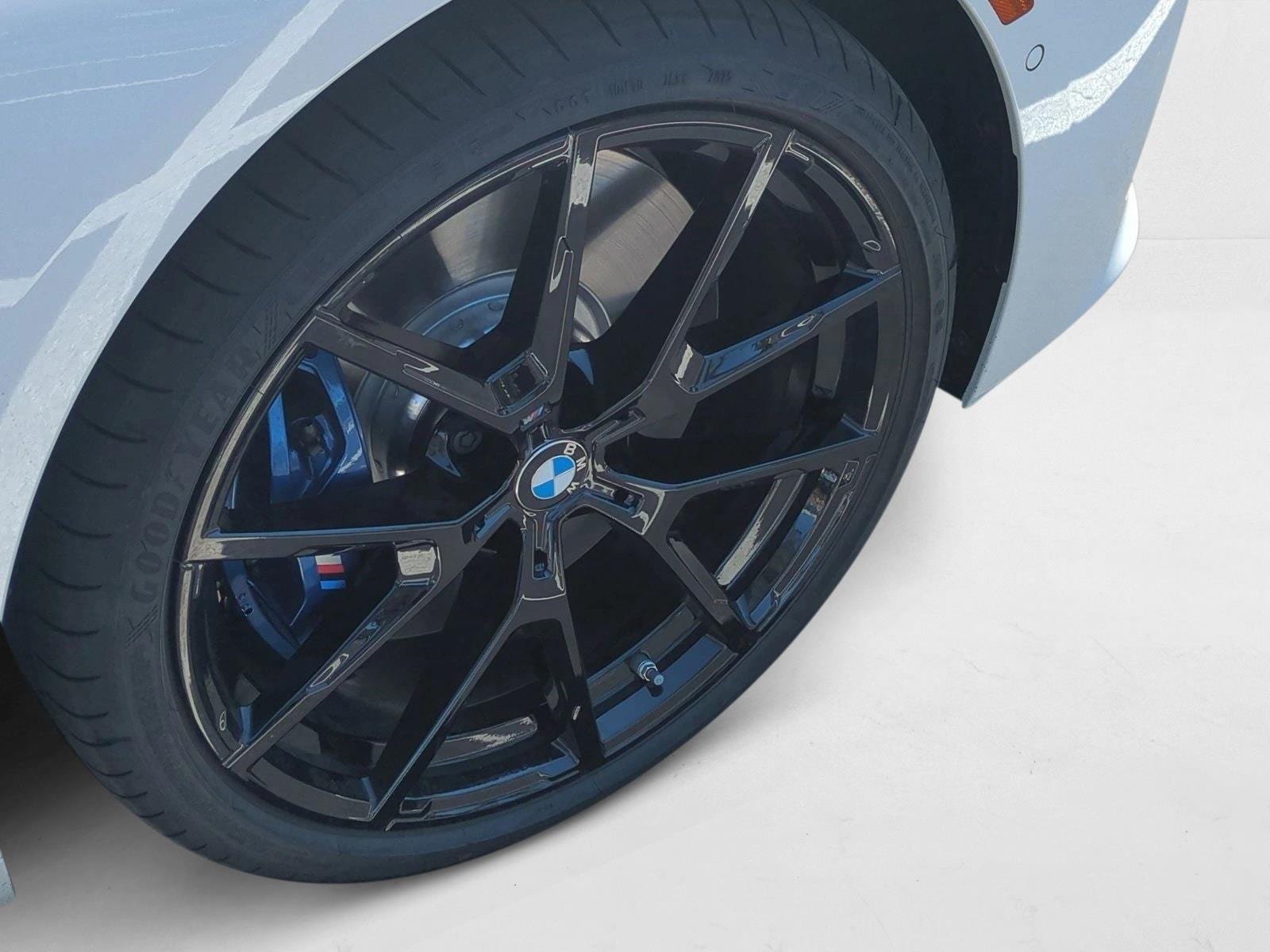 2026 BMW 8 Series M850i - Photo 8